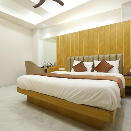 Hotel Glitz - Walk In From New Delhi Railway Station Buitenkant foto