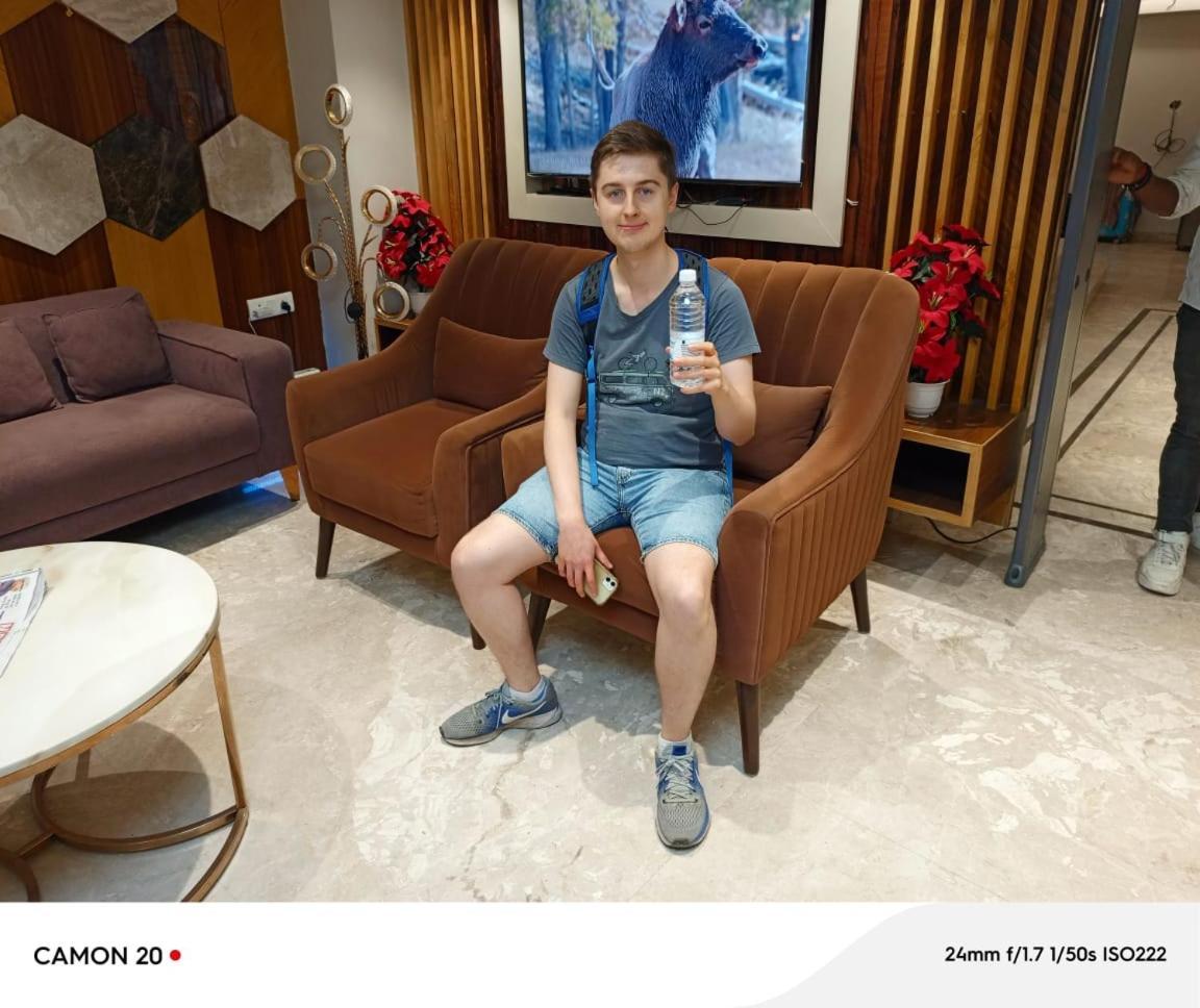 Hotel Glitz - Walk In From New Delhi Railway Station Buitenkant foto