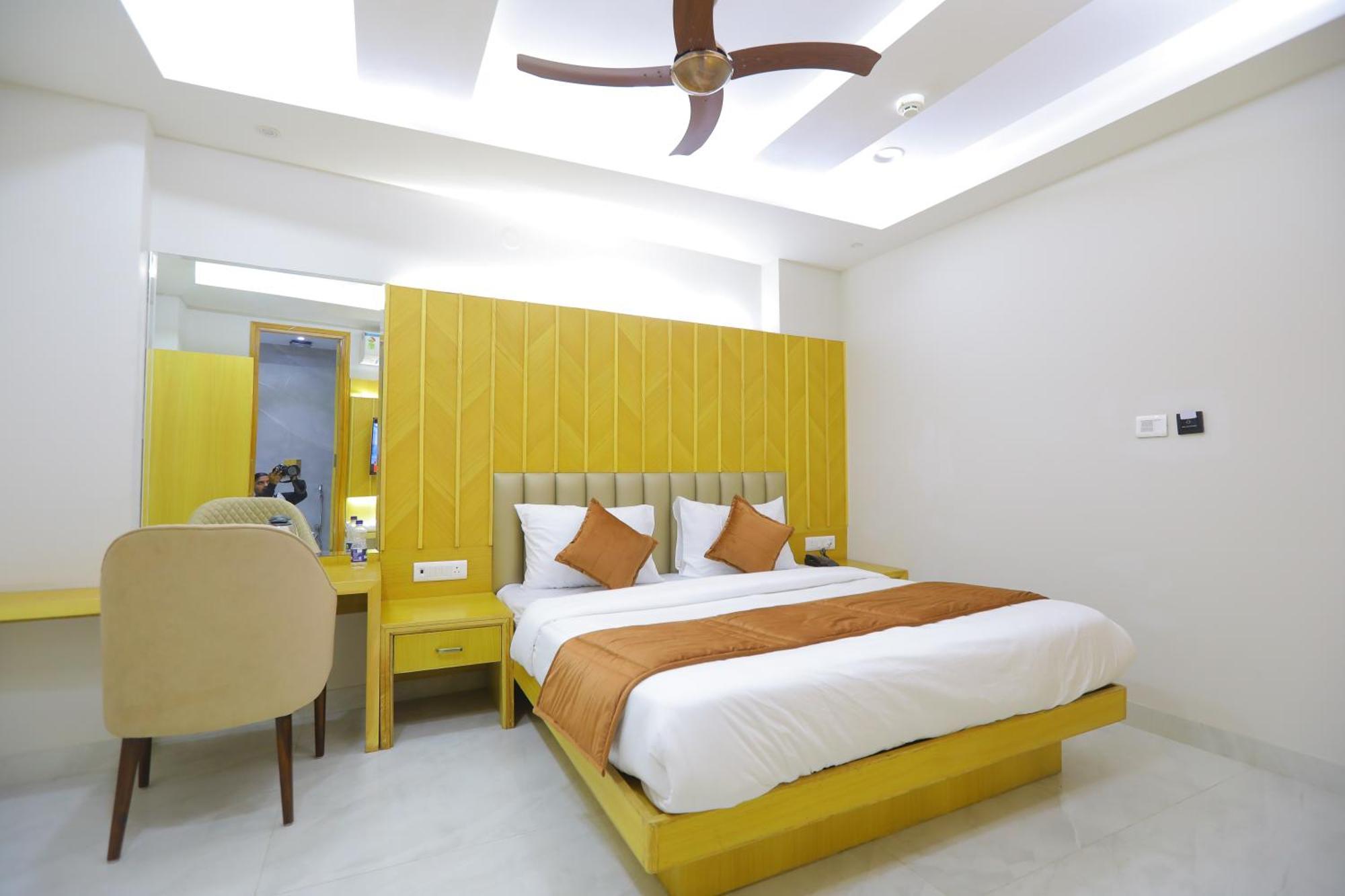 Hotel Glitz - Walk In From New Delhi Railway Station Buitenkant foto