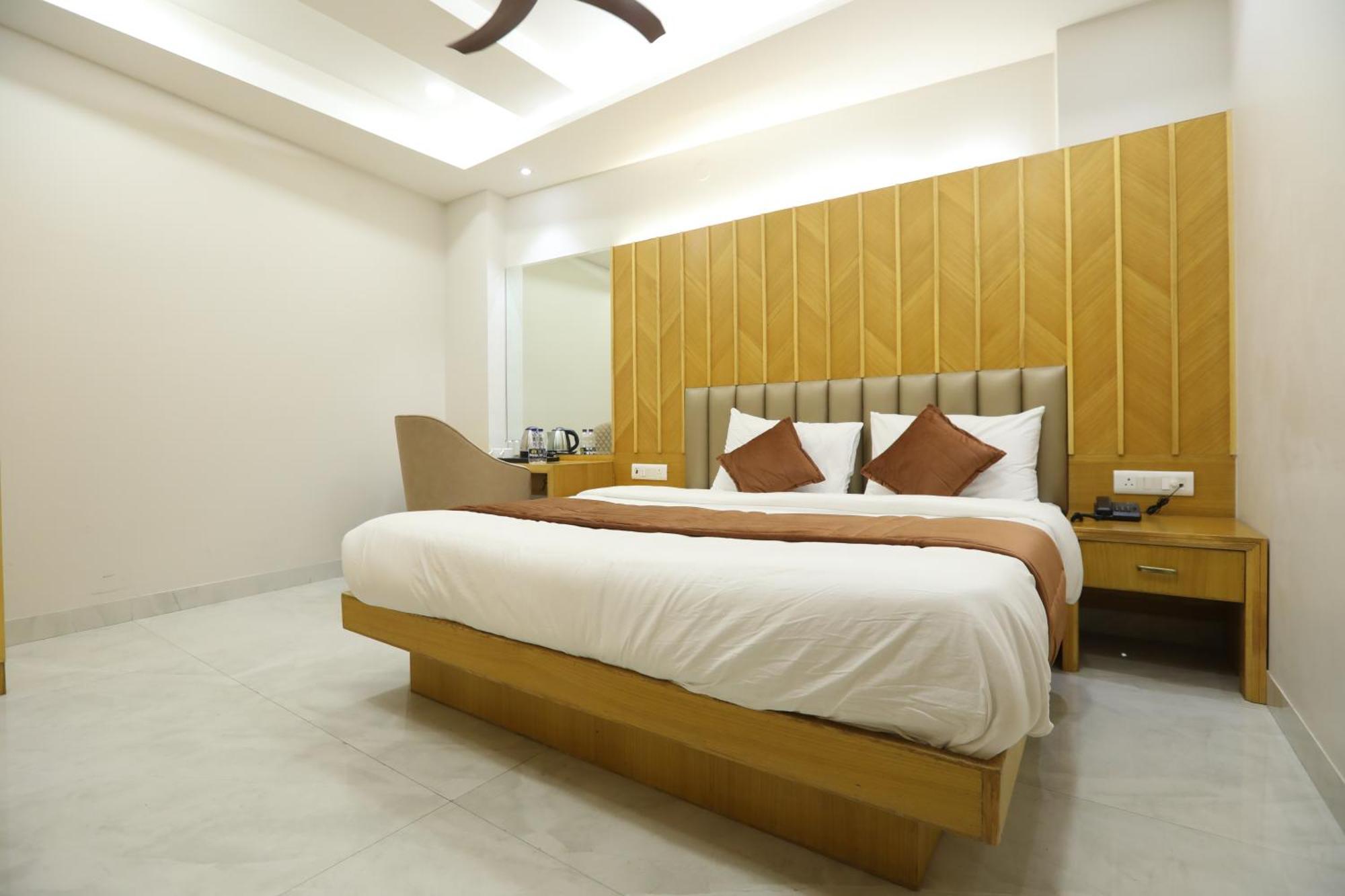 Hotel Glitz - Walk In From New Delhi Railway Station Buitenkant foto